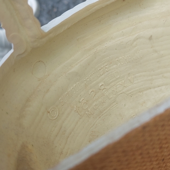 Vintage Plastic Wall Plant Holders Flower Pots - Picture 4 of 4